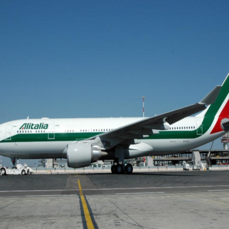 طيار يهدد بإسقاط طائرة على متنها 200 راكب