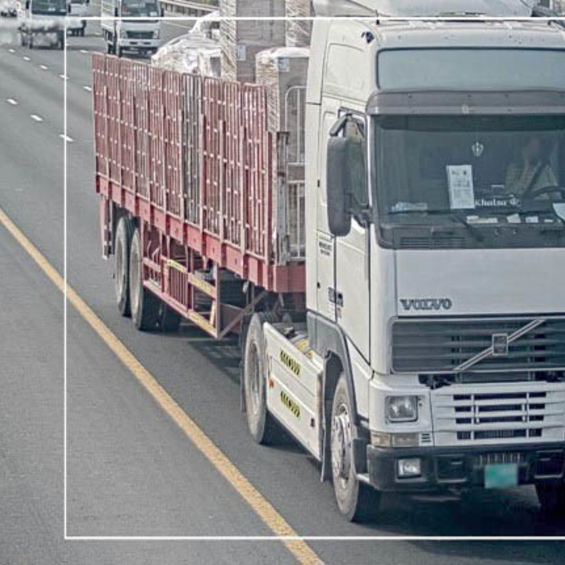 رادار جديد في دبي لرصد سلوك السائقين منها مخالفات استخدام الهاتف ..