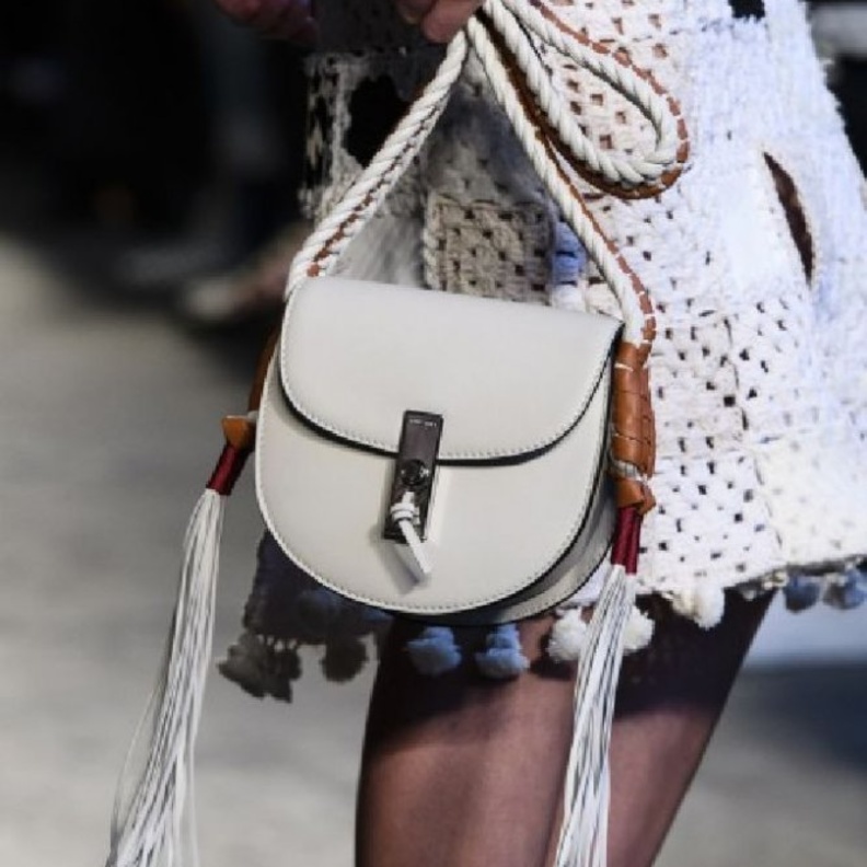 احدث شنط كروس صغيرة ودائرية من التوزارا ‏Altuzarra‏ ‏