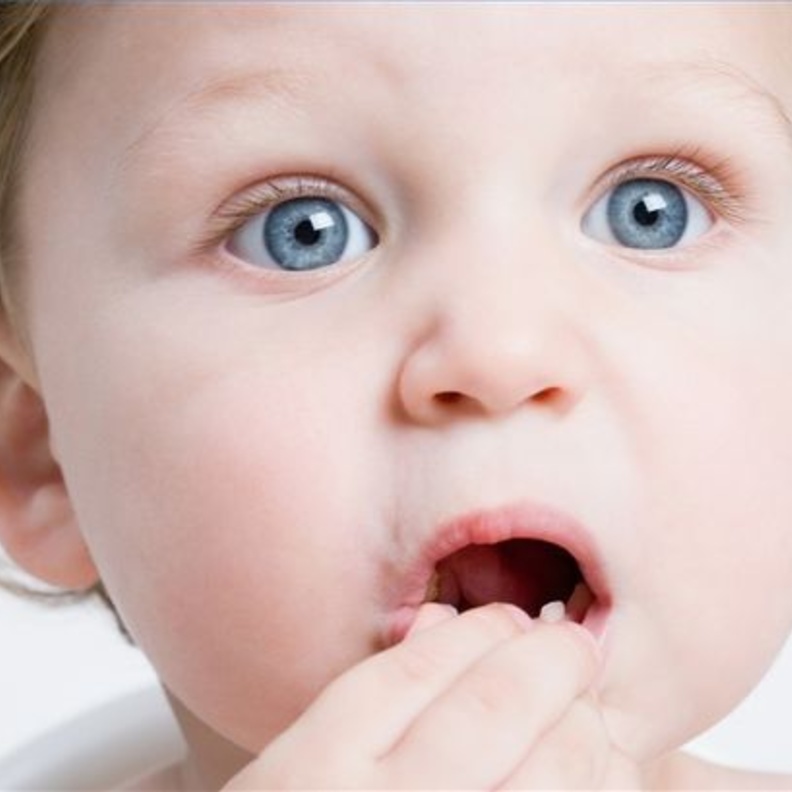 مخاطر ابتلاع الاطفال للبطاريات قد تكون قاتلة