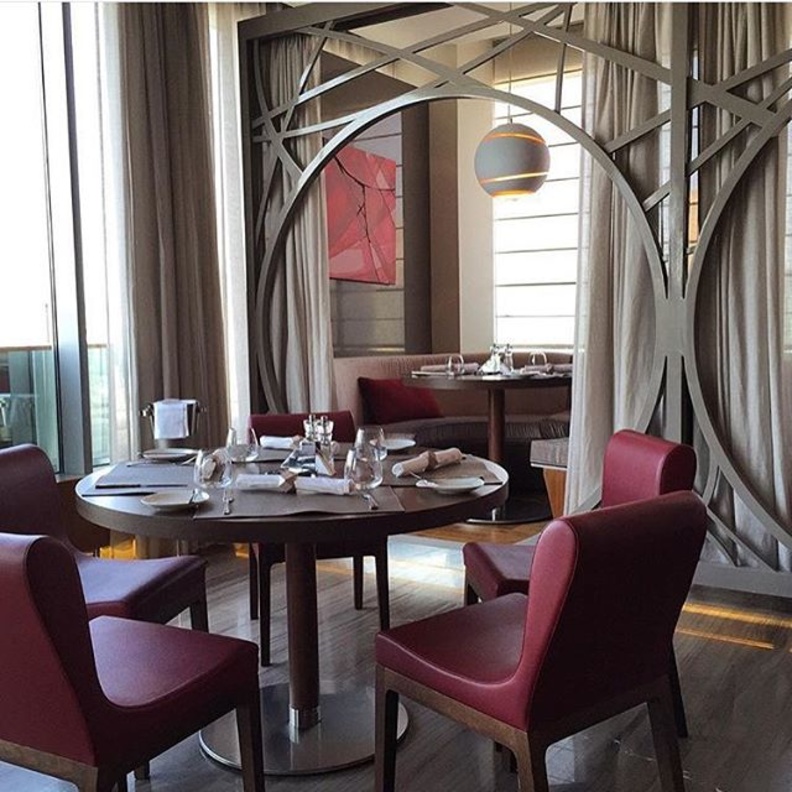 مطعم امبرز المختص بالمشاوي الأمريكية