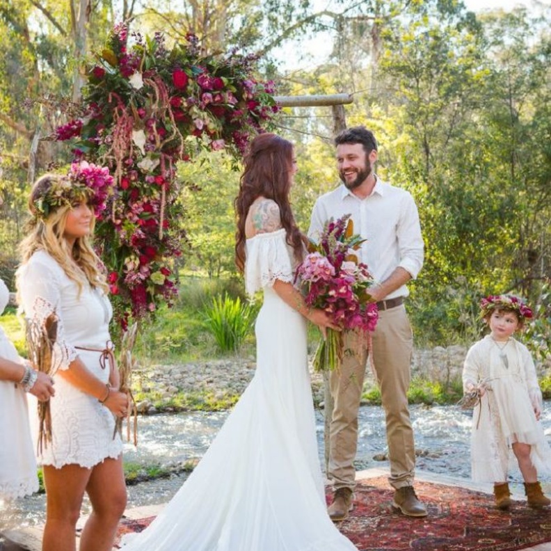 جلسات التصور الزفاف تفضل وسط الغابات وان تكون عفويه وغير ملفته 
