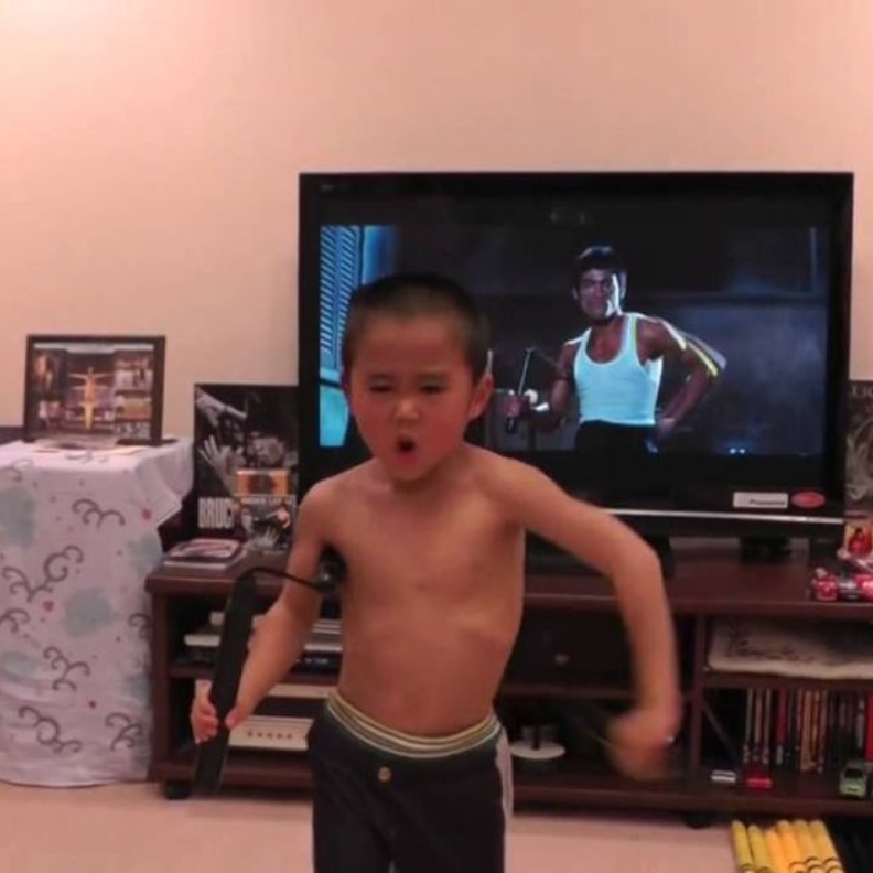 ملايين يشاهدون مهارة بروس لي الصغير