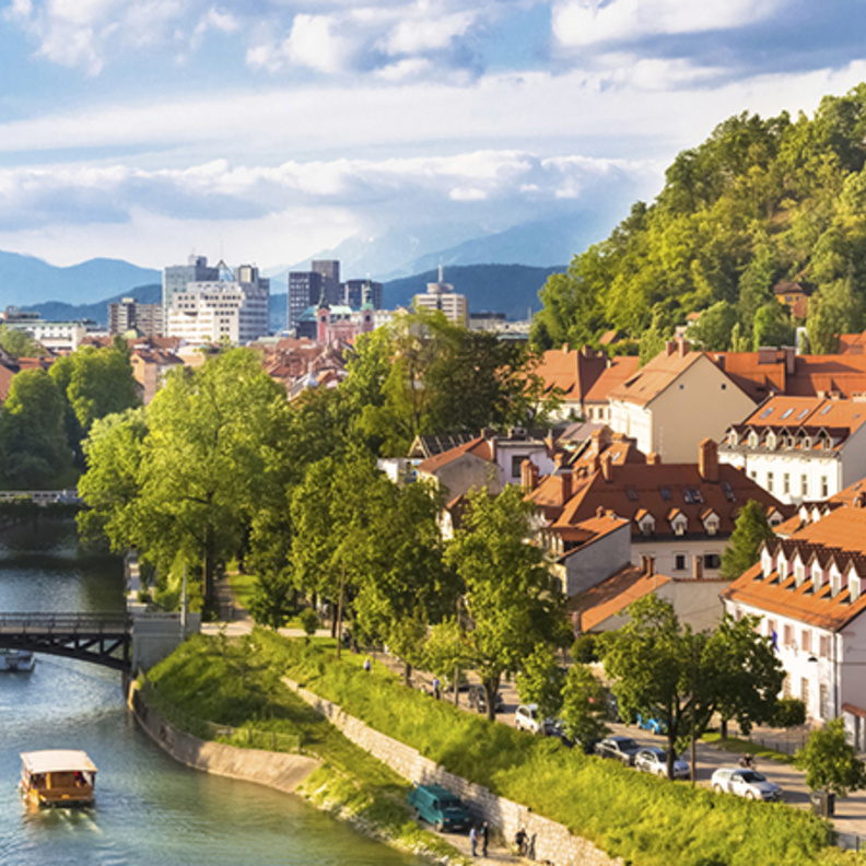 أسباب أنعشت السياحة في هذه الدول .. منها السيدة الأولى وجيمس بوند !