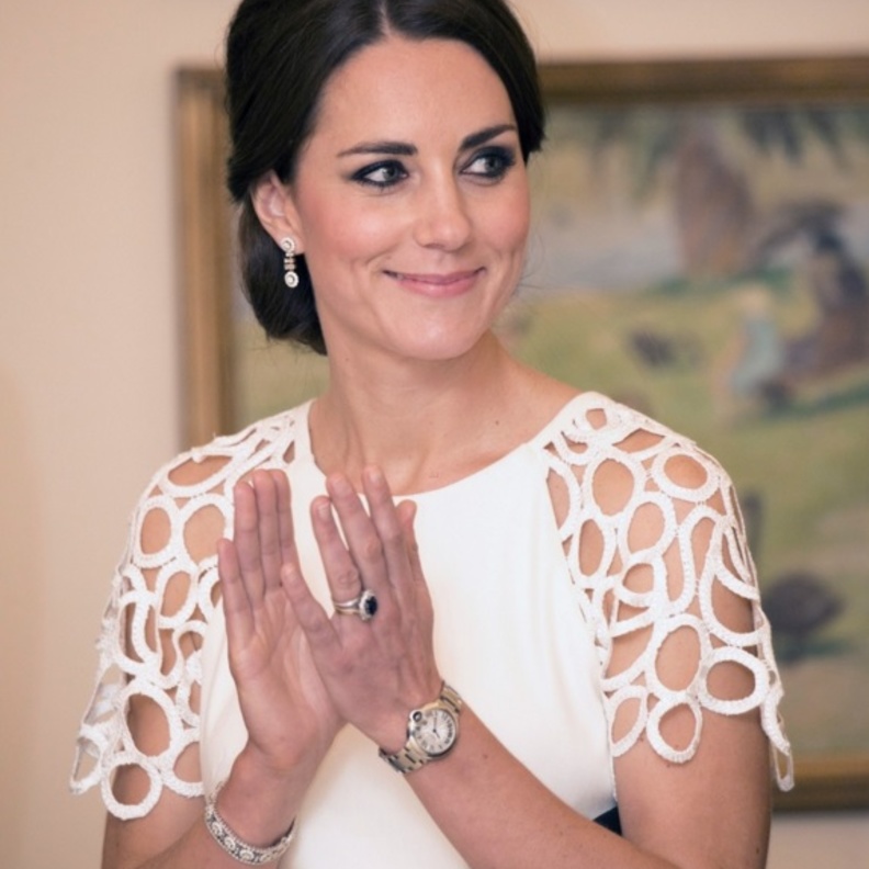 كيت ميدلتون ترتدي ساعة بالون بلو من كارتييه