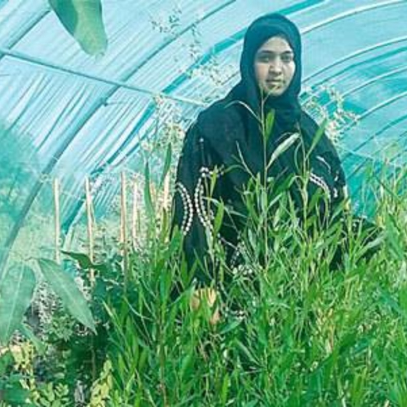 إماراتية تصدر كتاباً لنشر ثقافة زرع النباتات المحلية 