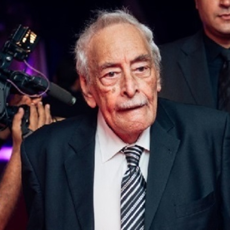 الفنان الكبير جميل راتب يعود للكيف