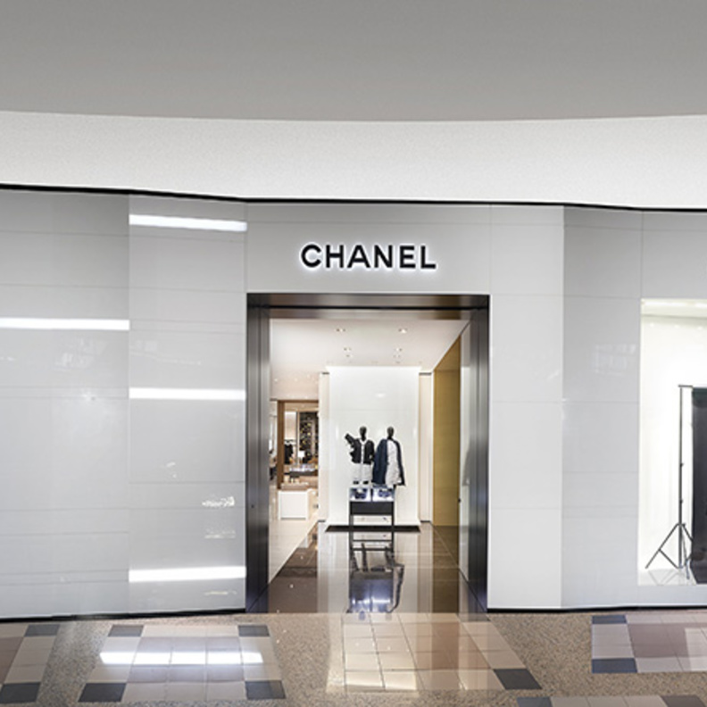 CHANEL تعيد افتتاح بوتيكها في الرياض