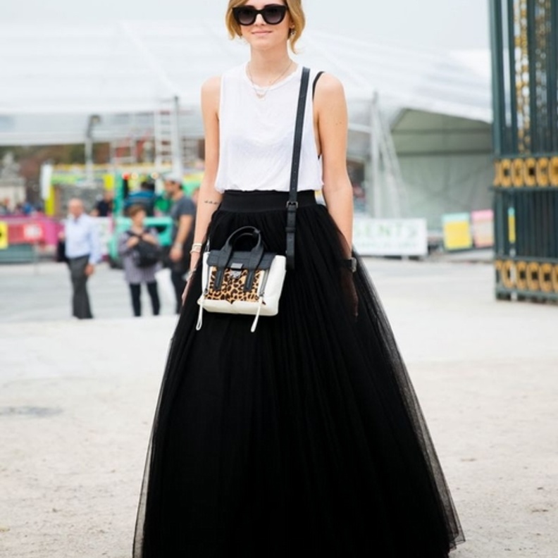 اعتمدي التنورة الماكسي لاطلالة كلها أنوثة 