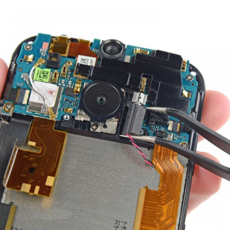 صيانة الجوال مهنة اتقنتها السعوديات