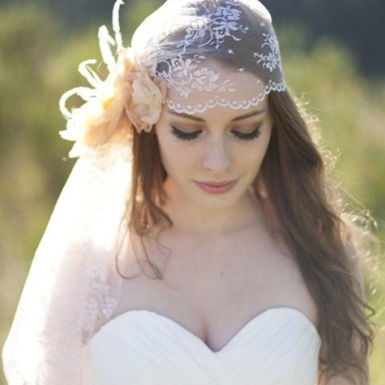 طرحة الـCap من اكسسوارات العروس الشهيرة جدا خلال حقبة العشرينات