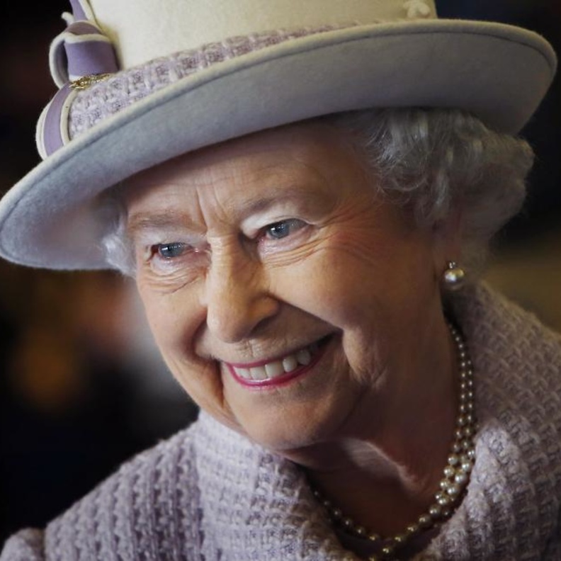 الملكة تسقط صريعة لسانها والقصر ينفي