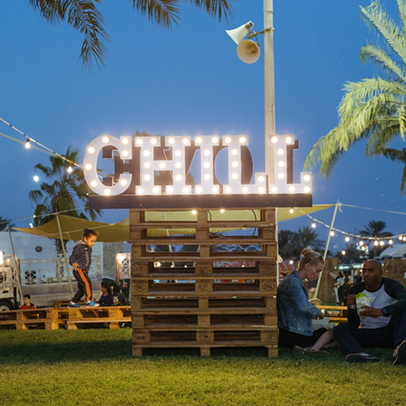 تركرز .. شاحنات الطعام الذواقة في مراسي الخليج التجاري بدبي