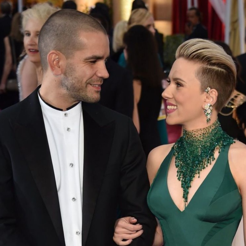 سكارليت جوهانسن عثرت على الرجل المثالي بالنسبة لها والذي اصبح فيما بعد زوجها الحالي من خلال صديق مشترك لهما