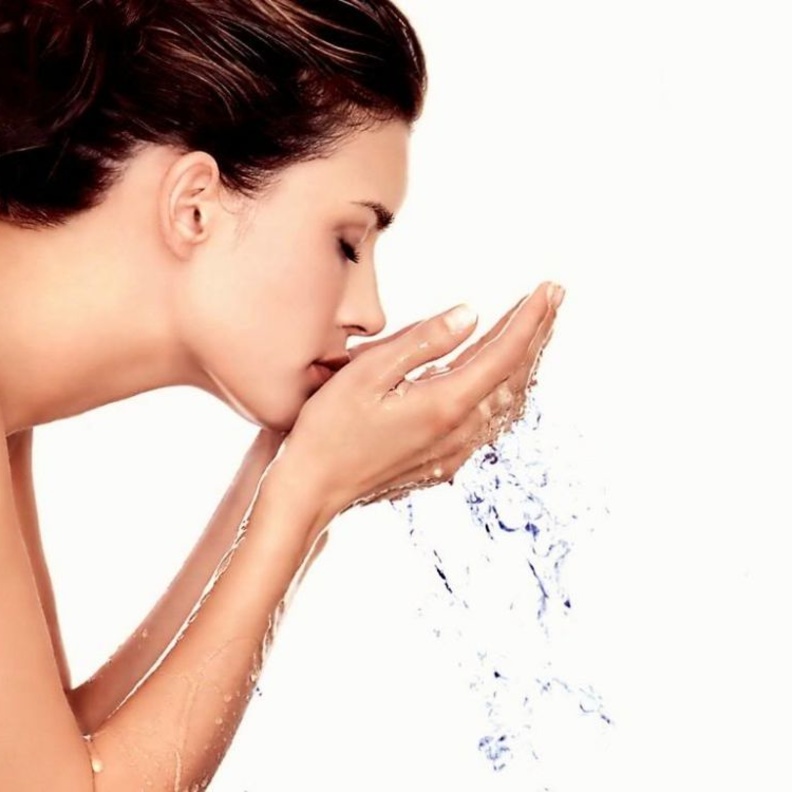 تنظيف البشرة بالغسول خطوة اساسية