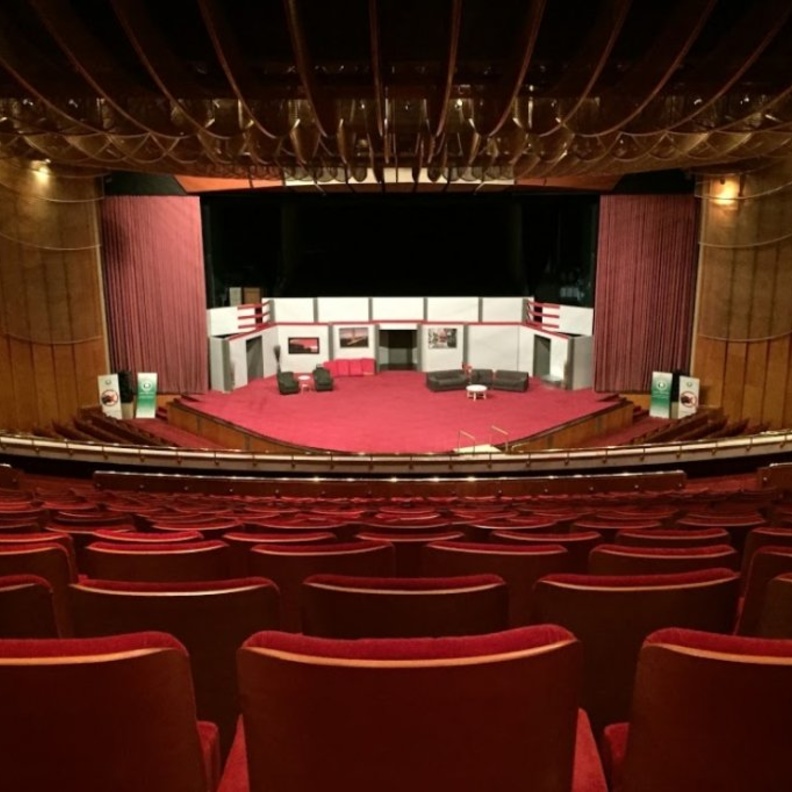 مسرح مركز الملك فهد الثقافي