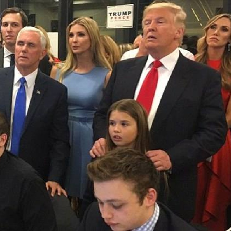 دونالد ترامب يتابع بترقب مع ابنتيه وفريق عمله نتائج الانتخابات 