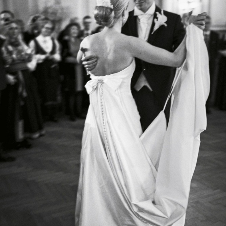 الرقصة الاولى للعروسين