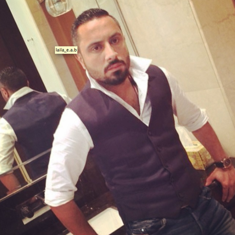 قيس الشيخ نجيب نسق القميص مع الجيليه