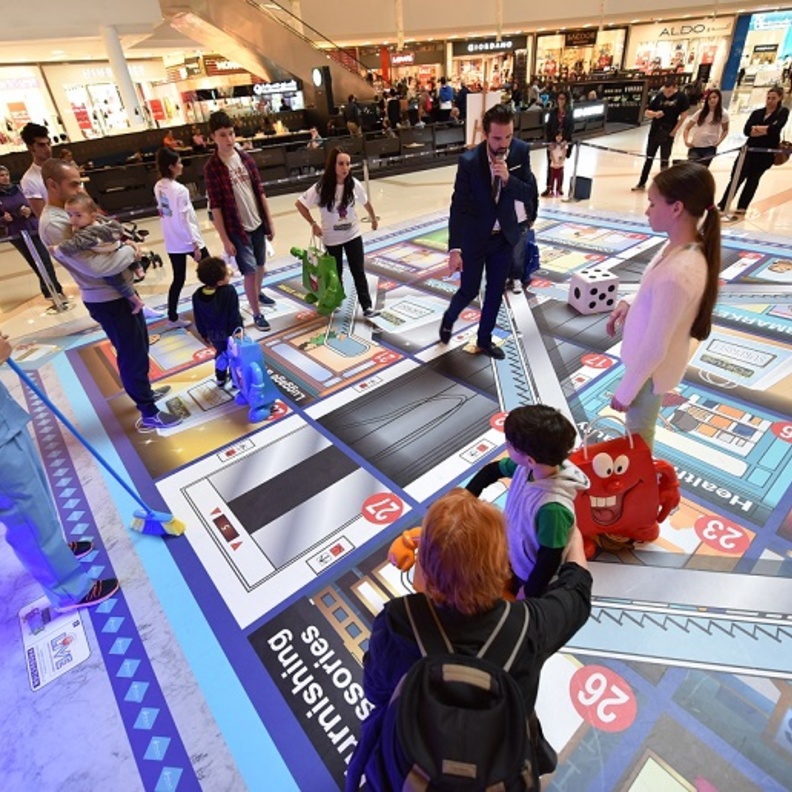 لعبة مول الحظ  في دبي مارينا مول