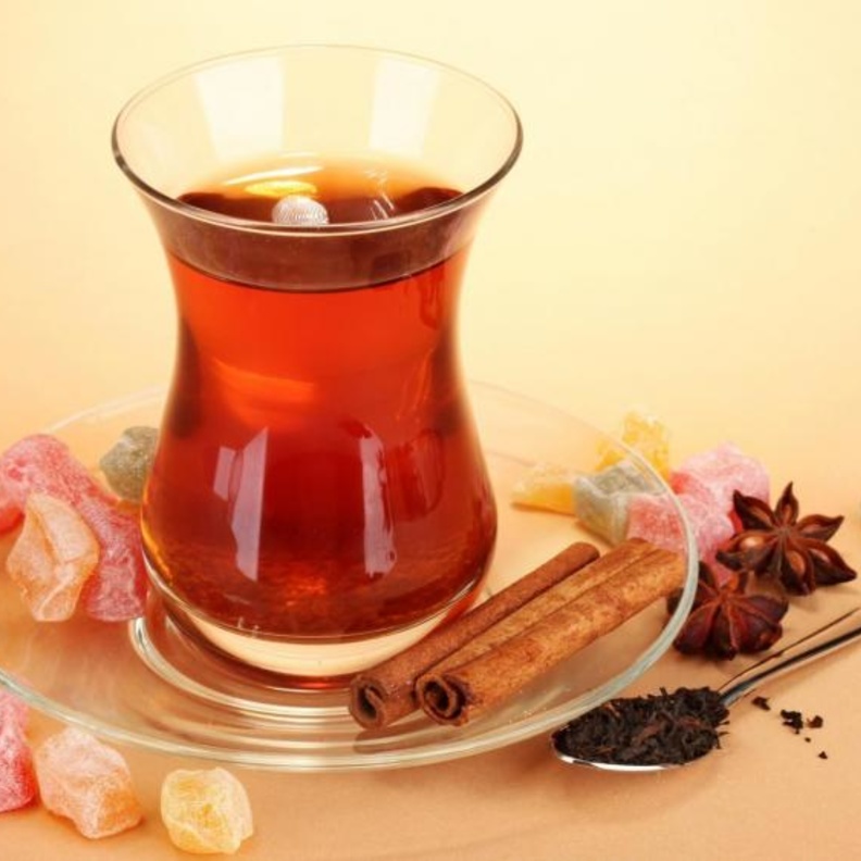 من الأفضل تناول الشاي بدون سكر 