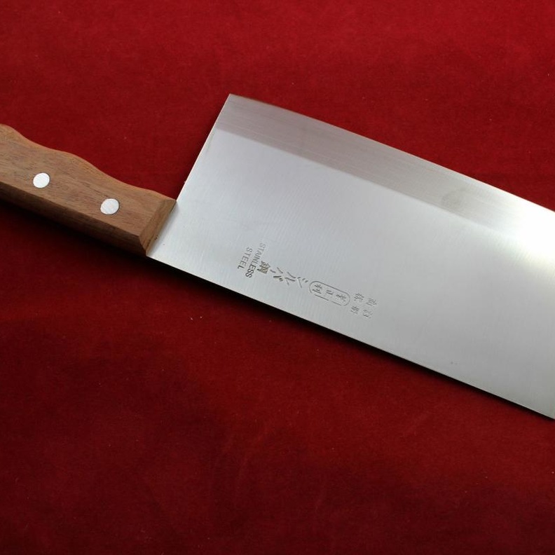 خادمة تنهي حياة مسنة وابنتها بساطور 