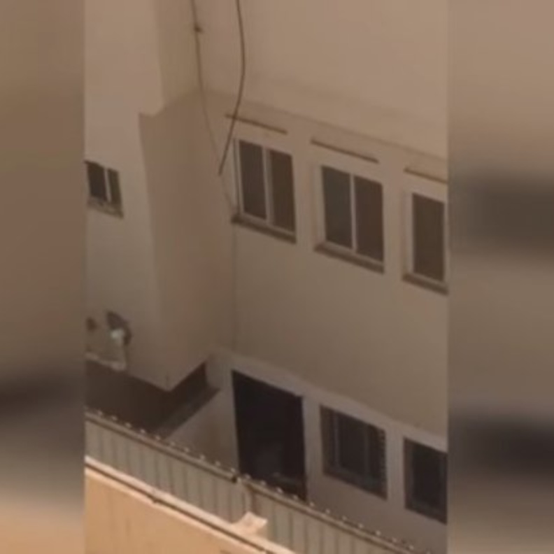 الطفل كما ظهر في الفيديو 