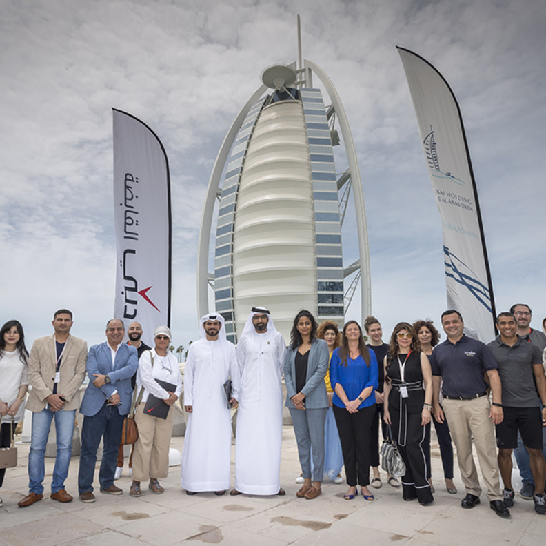 عودة سباق "دبي القابضة للسباحة حول برج العرب" بمشاركة 600 سبّاح