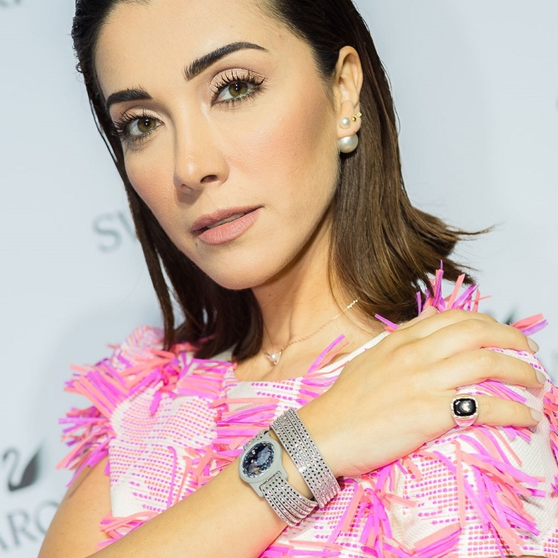 غرازييلا كامل تتألق بمجموعة حلي تتبع النشاط  من سواروفسكي 