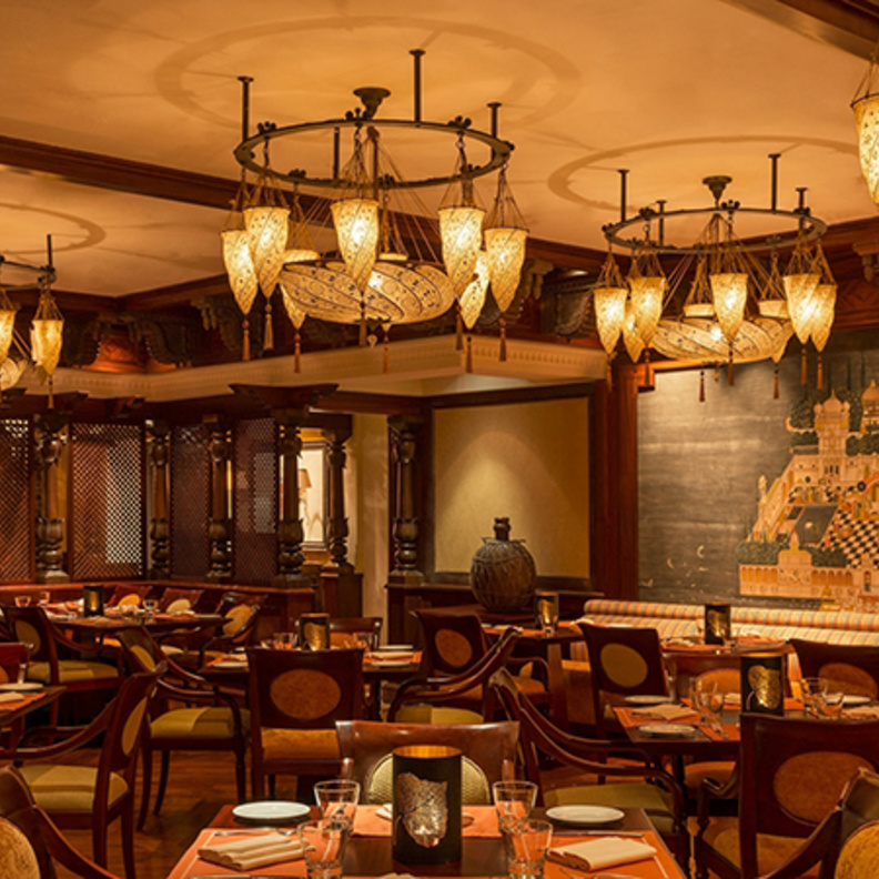  إفطار رمضاني بنكهة هندية تقليدية في مطعم أشيانا دبي