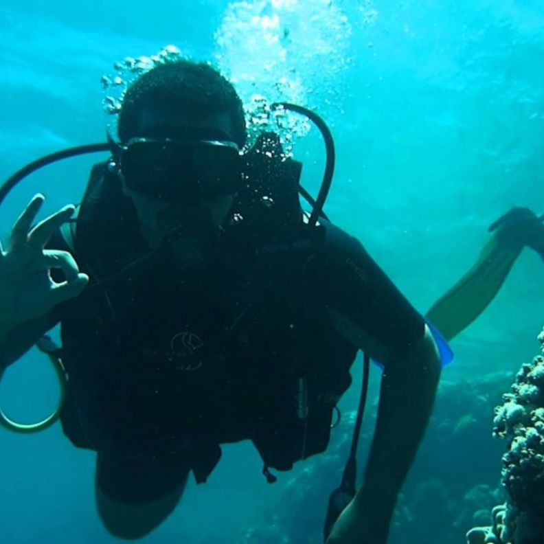 الغوص هواية تنافسية يحرص عليها الشباب