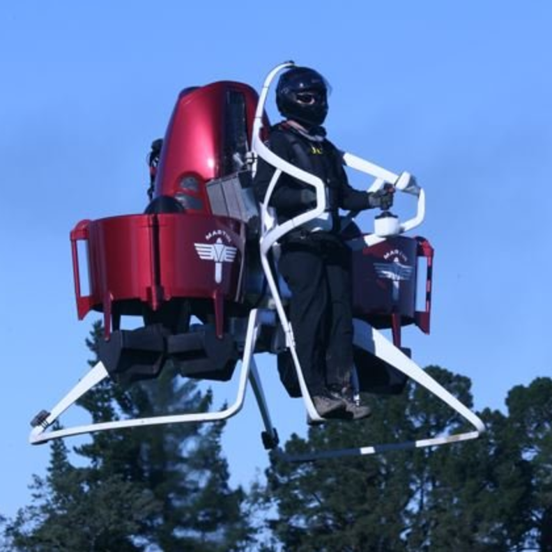 بالفيديو .. دبي تستعين بـ20 "مستكشف طائر" للسيطرة على الحرائق