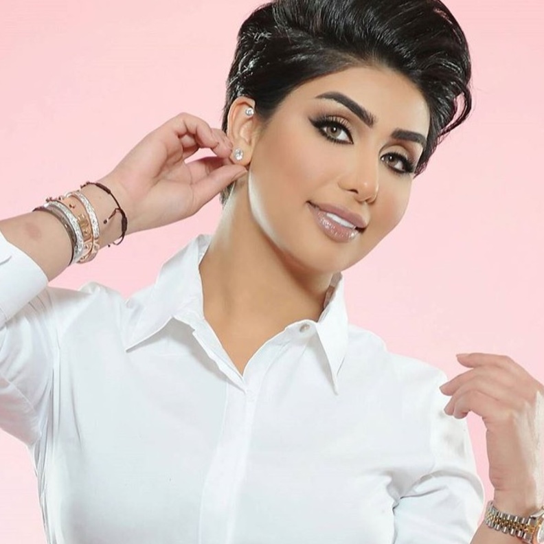 هنادي بإطلالة بسيطة 