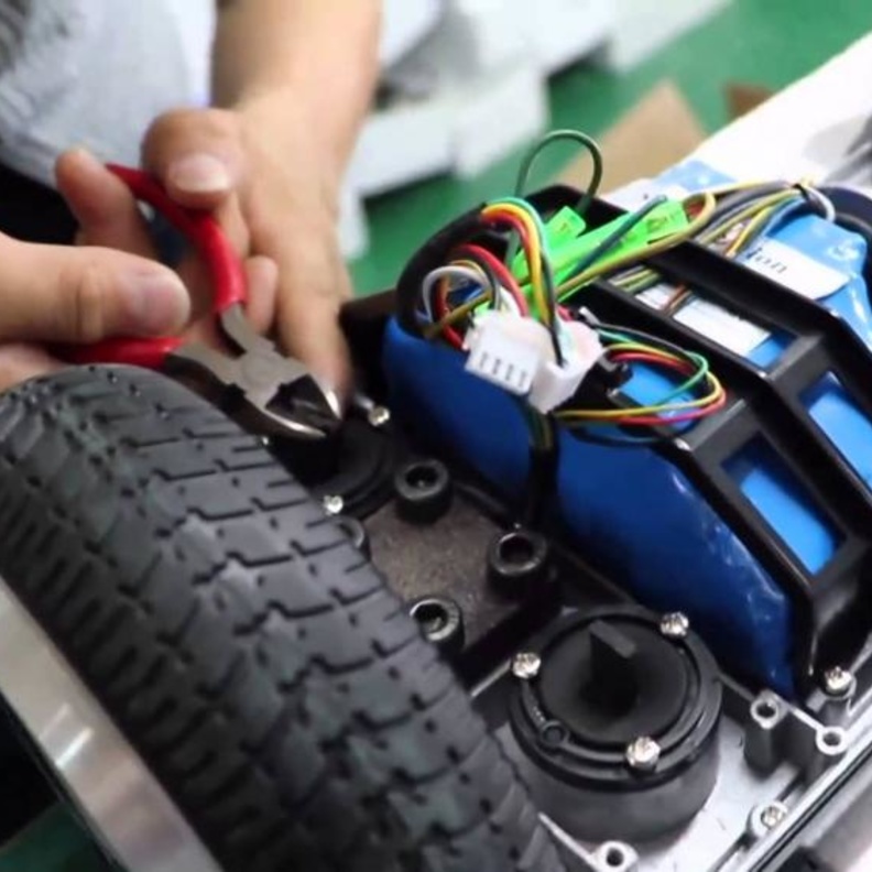 خطورة السكوتر الذكي وانفجاره