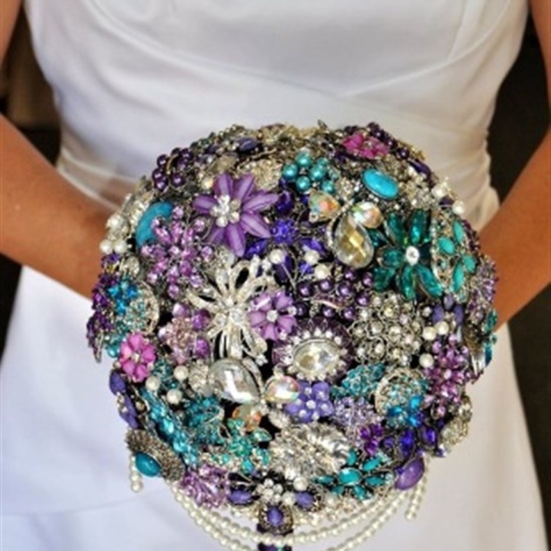 مسكة عروس بالاكسسوارات المميزة