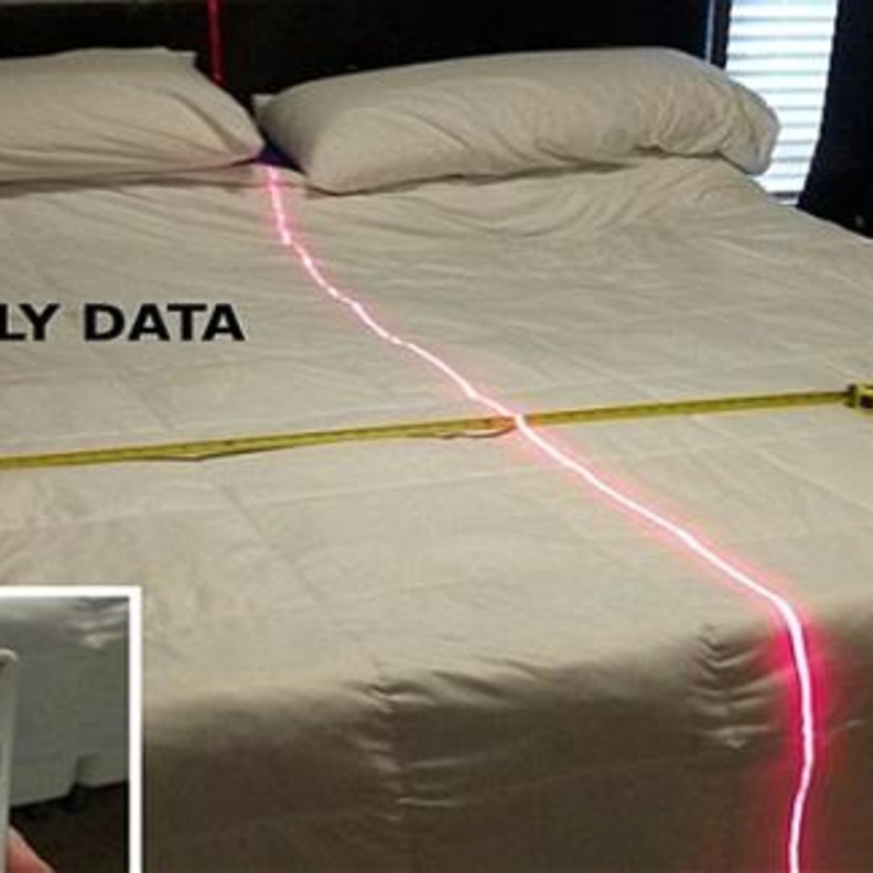 أمريكي يستخدم الليزر لتقسيم السرير مع زوجته