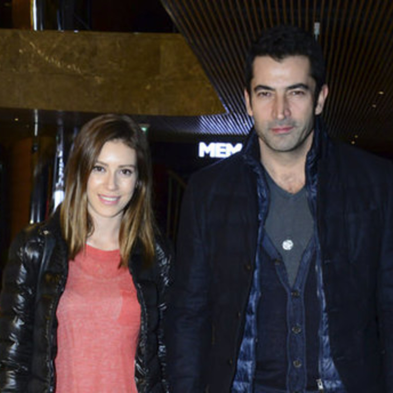 الممثل التركي كنعان إميرزالي أغلو والممثلة التركية سينام كوبال