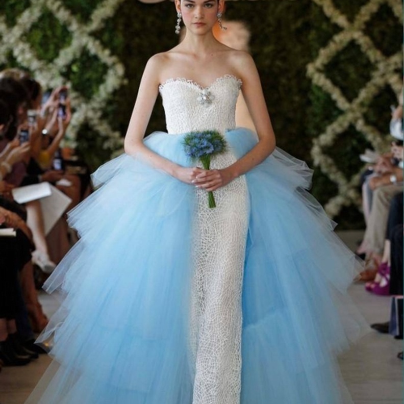 الفستان الذي صمم على نمطه فستان الـ باربي Barrbie