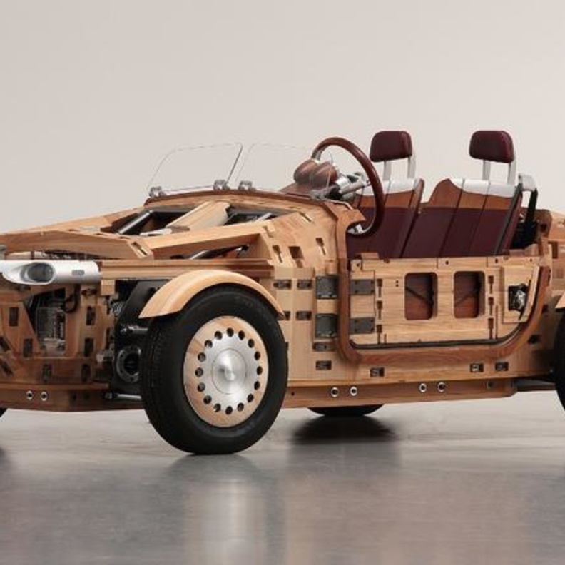تويوتا تكشف عن سيارة خشبية بالكامل