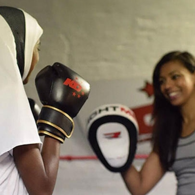 روكسانا بيغوم تصمم منتجها الخاص