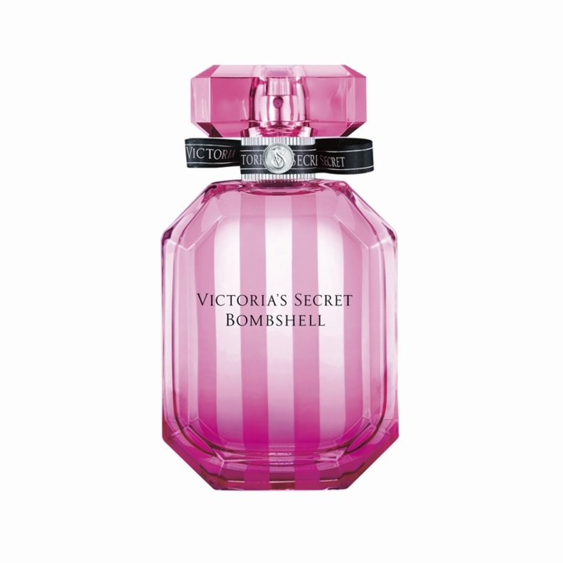 أدريانا ليما تحتفل بعطرBombshell مع فيكتوريا سيكريت