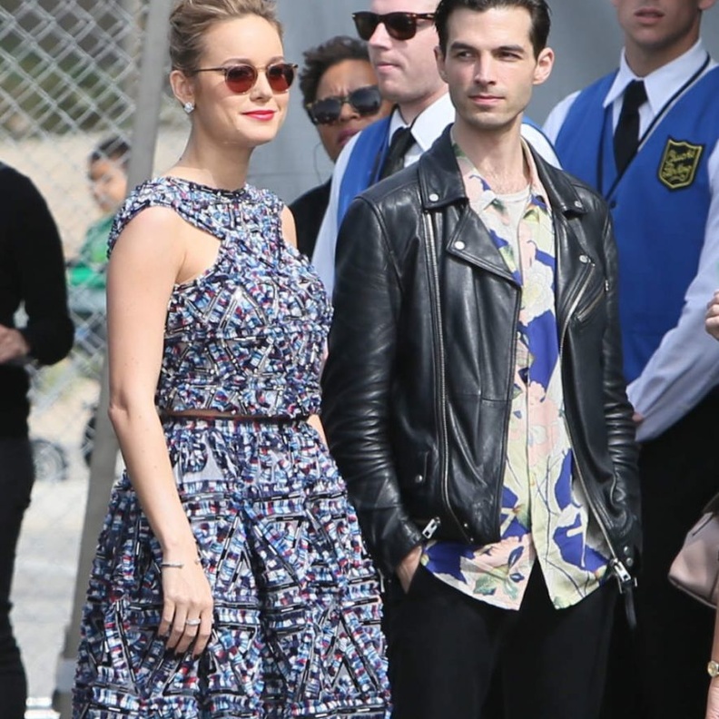 خطبة بري لارسون على صديقها الموسيقي اليكس جرينوالد