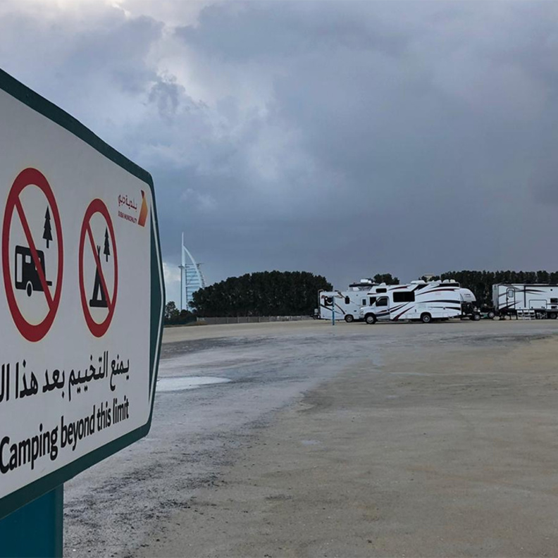 السماح بتخييم الكرفانات على شاطئ الصفوح بدبي