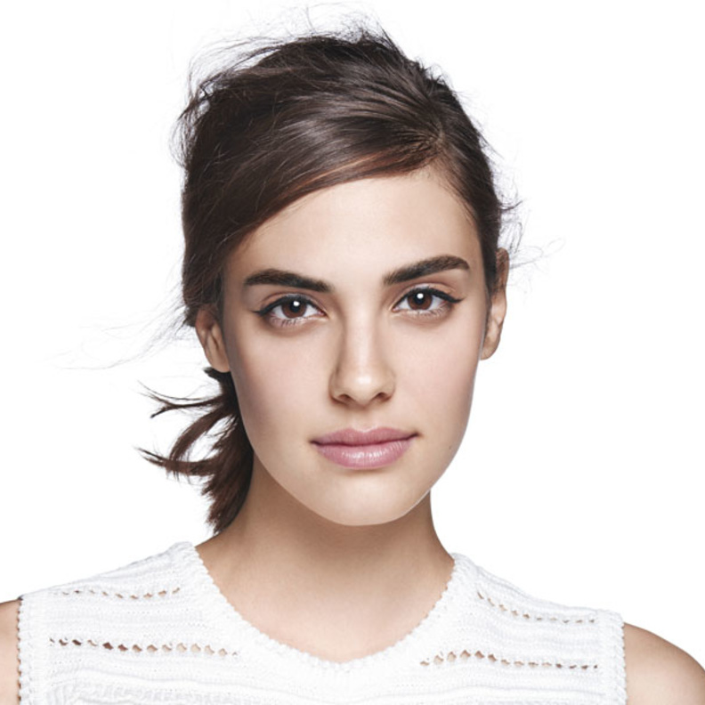 حواجب مثالية للصيف مع Benefit