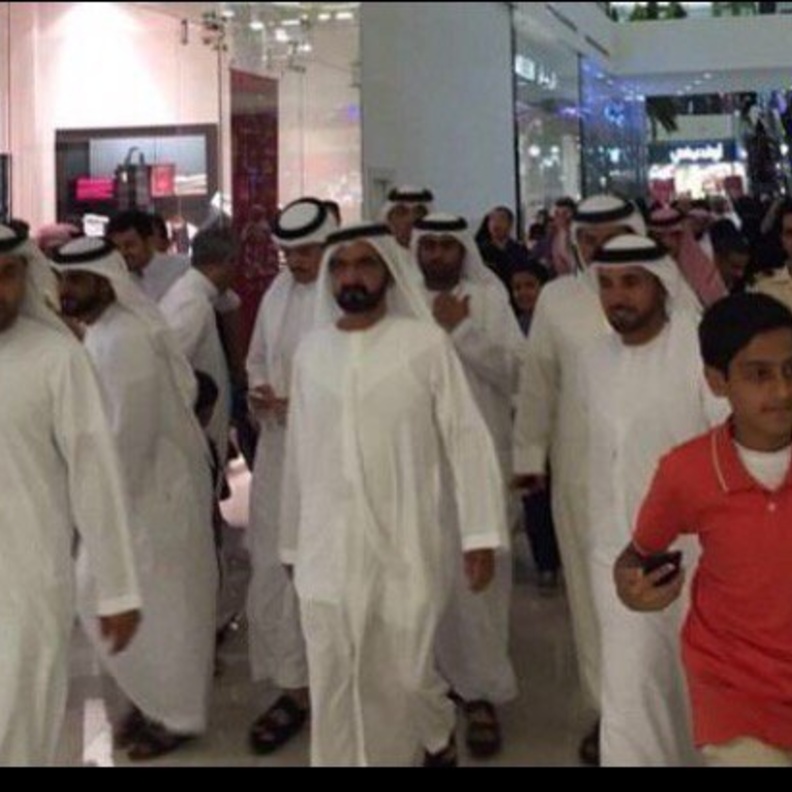 الشيخ محمد بن راشد آل مكتوم في النخيل مول