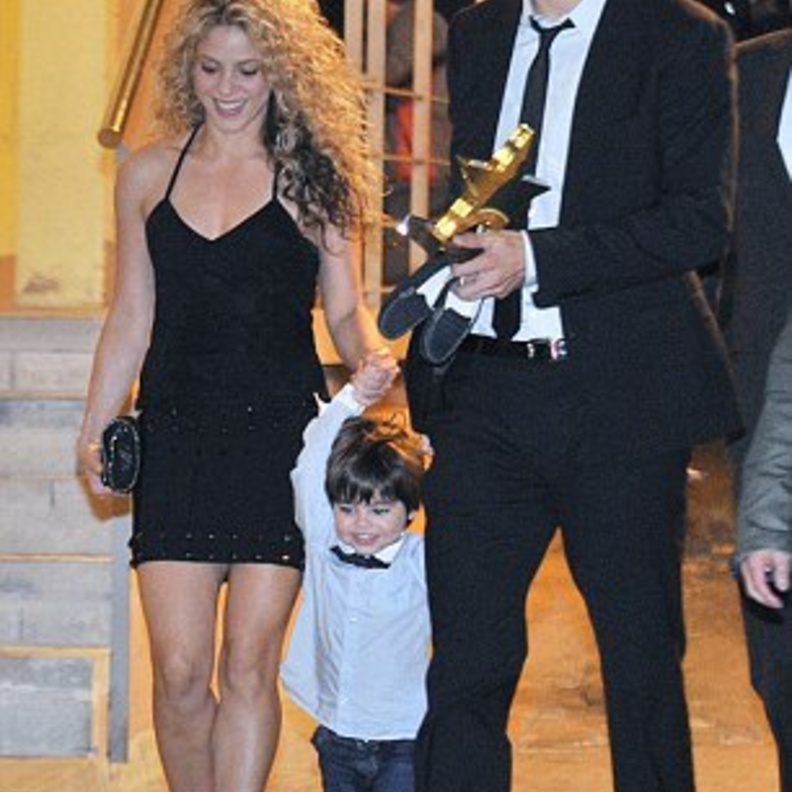 شاكيرا وبيكيه لحظة الوصول