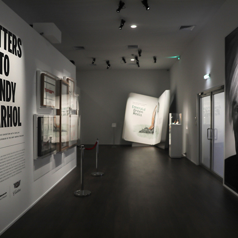 معرض "رسائل إلى آندي وارهول" في حي دبي للتصميم