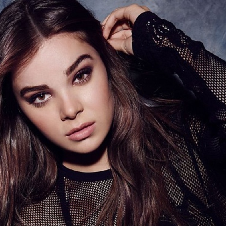 هيلي ستاينفيلد تتمتع بجمال طبيعي