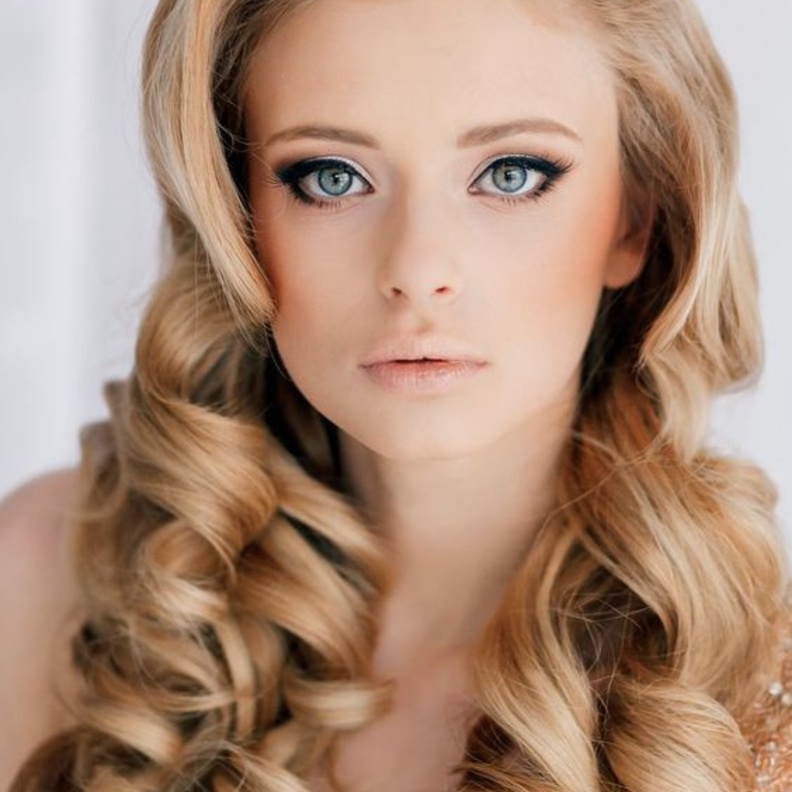 ارسمي عينيكِ بجمال منظم وألوان مدموجة بعضها ببعض