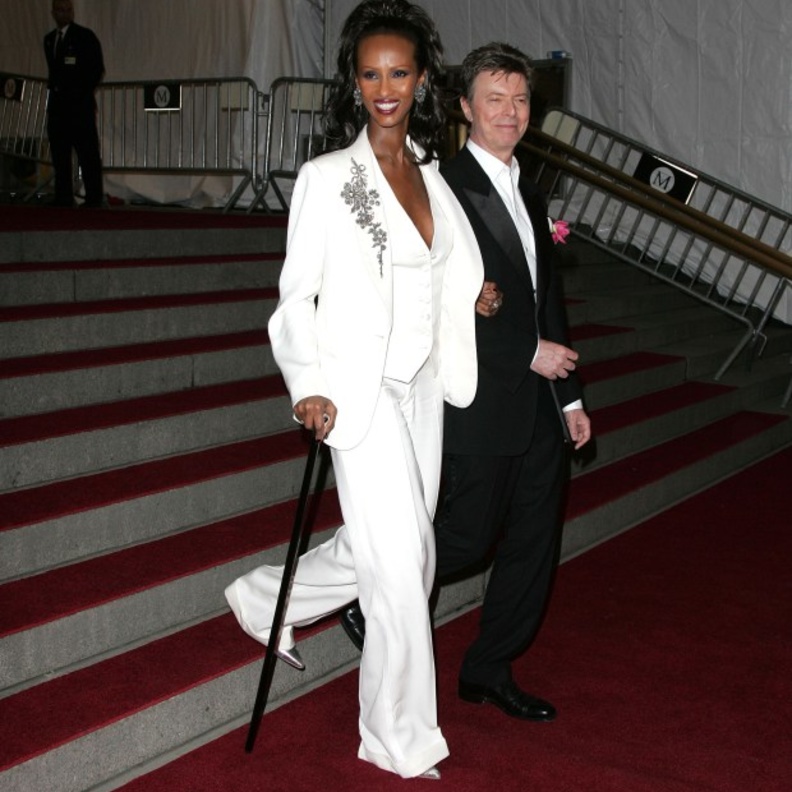 اختار كل من مغني الروك دايفيد بوي وزوجته بدلة التوكسيدو لاطلالة مبتكرة 